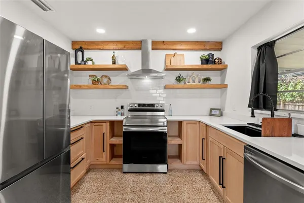 $3,200 | 314 West Alva Street, Tampa, FL 33603