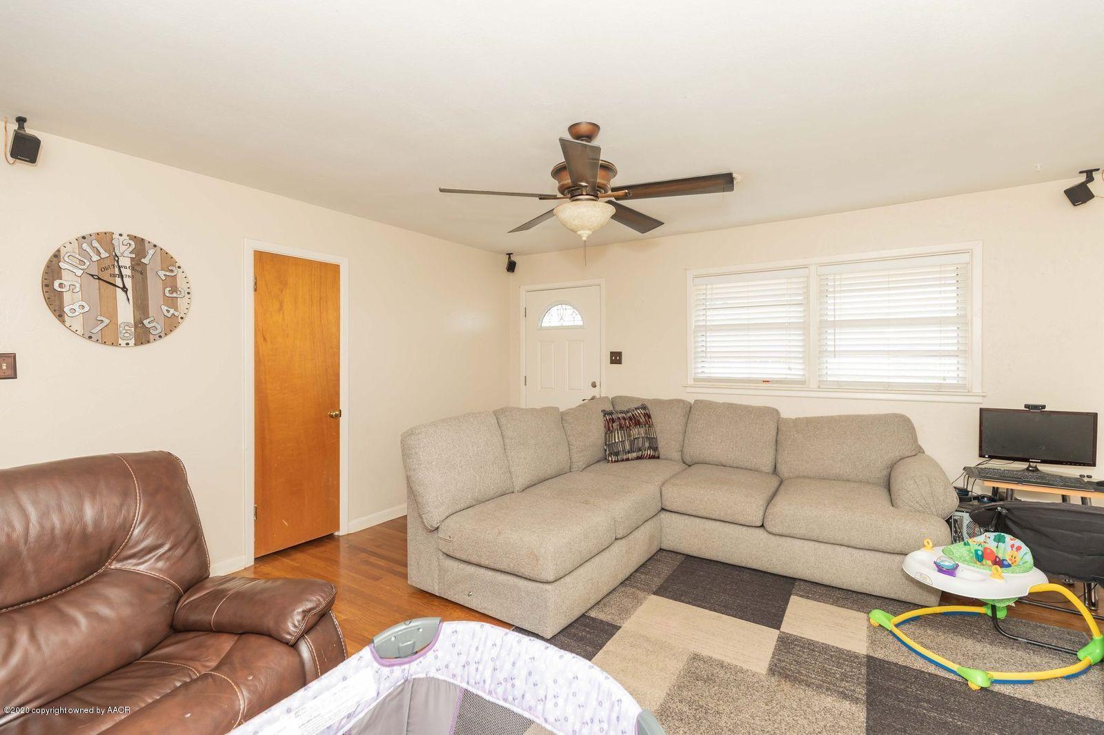 4701 South Milam Street Amarillo, TX 79110 - Photo 8 of 32 a living room with furniture and a window