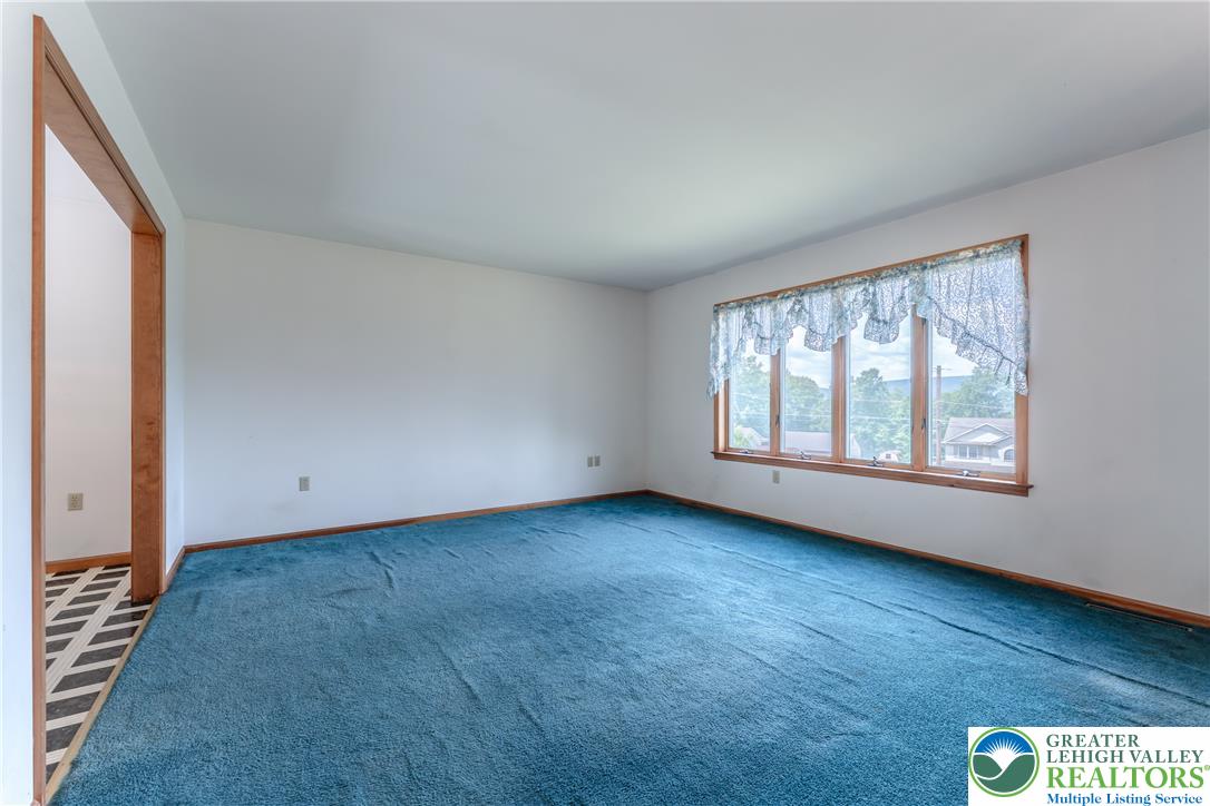 590 Airport Road Ashland, PA 17921 - Photo 16 of 51 Main Floor Living Room