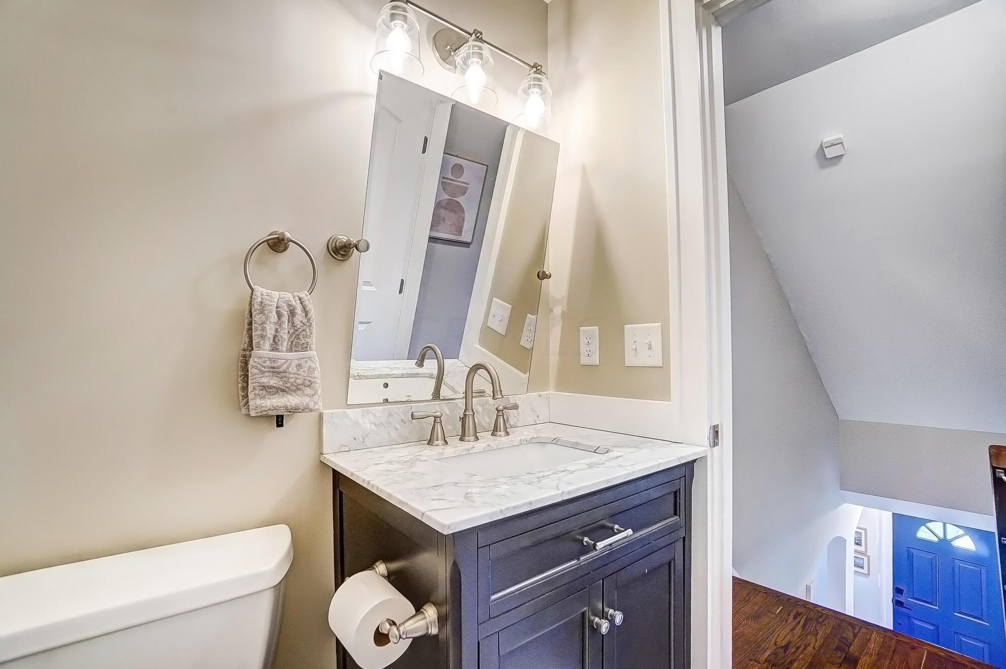 1665 Andover Road Columbus, OH 43212 - Photo 48 of 80 2nd floor full bath