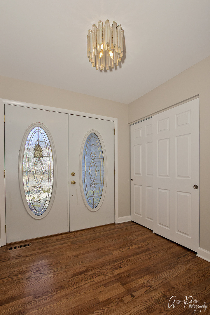 1239 Devonshire Road Buffalo Grove, IL 60089 - Photo 2 of 28