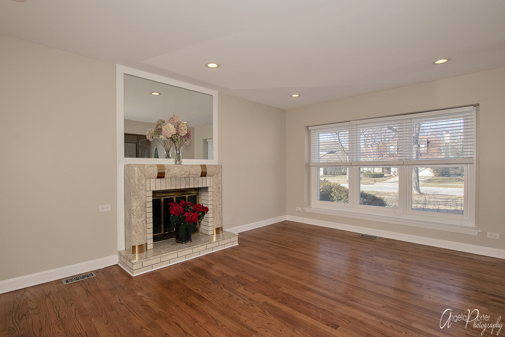 1239 Devonshire Road Buffalo Grove, IL 60089 - Photo 3 of 28
