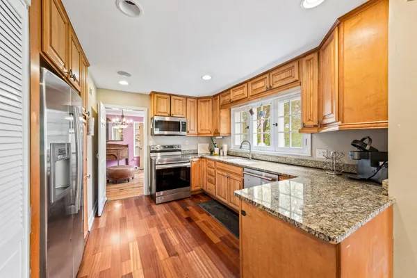 $800,000 | 825 Lone Tree Road, Elm Grove, WI 53122