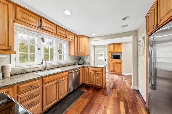 $800,000 | 825 Lone Tree Road, Elm Grove, WI 53122