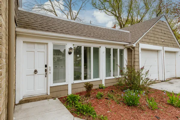 $800,000 | 825 Lone Tree Road, Elm Grove, WI 53122