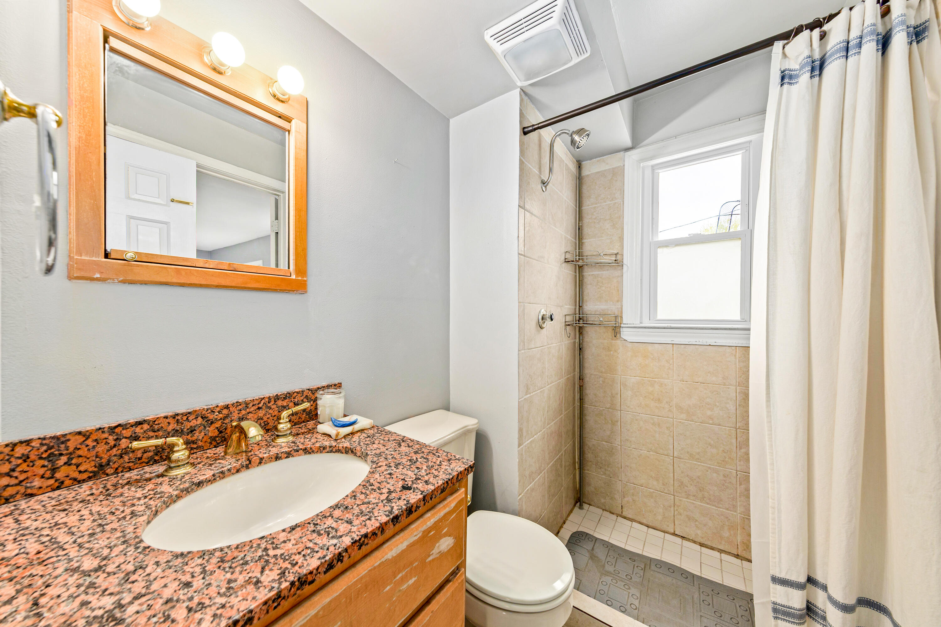 825 Lone Tree Road Elm Grove, WI 53122 - Photo 21 of 37 Main Floor Full Bath
