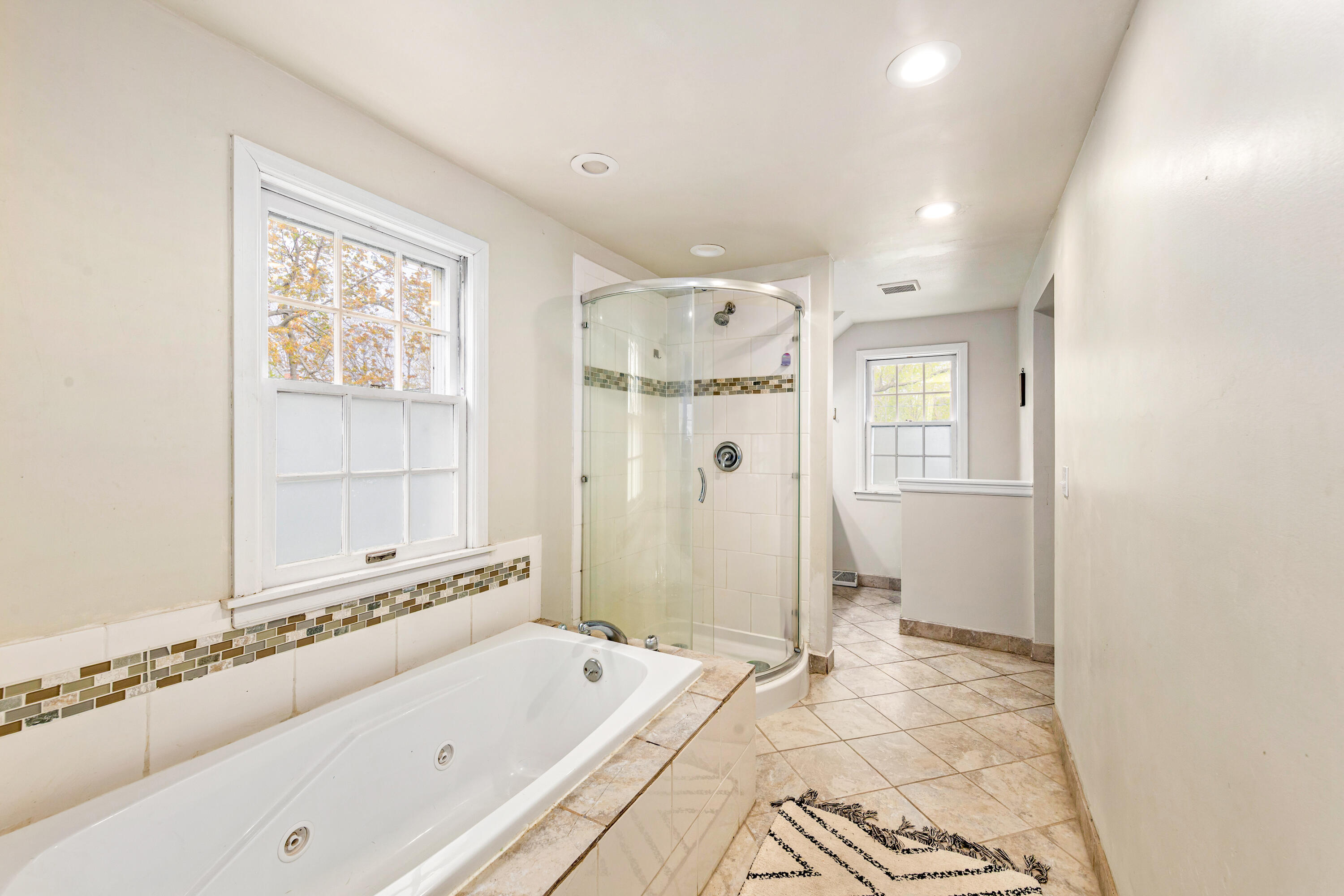 825 Lone Tree Road Elm Grove, WI 53122 - Photo 25 of 37 Primary Bathroom