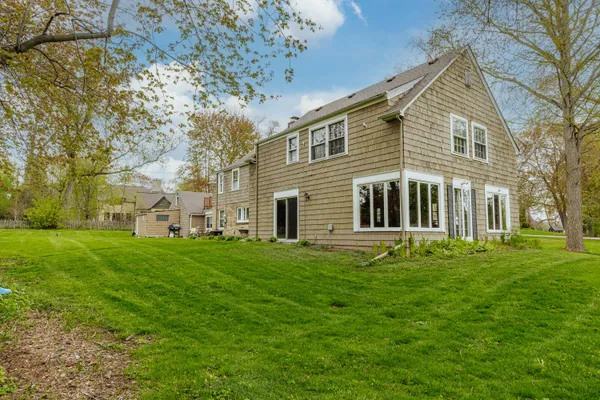 $800,000 | 825 Lone Tree Road, Elm Grove, WI 53122