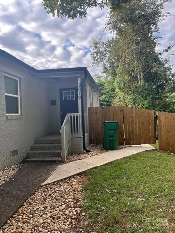 $1,700 | 2619 Dundeen Street, Charlotte, NC 28216