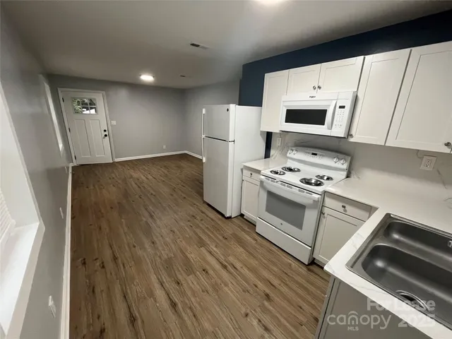 $1,700 | 2619 Dundeen Street, Charlotte, NC 28216