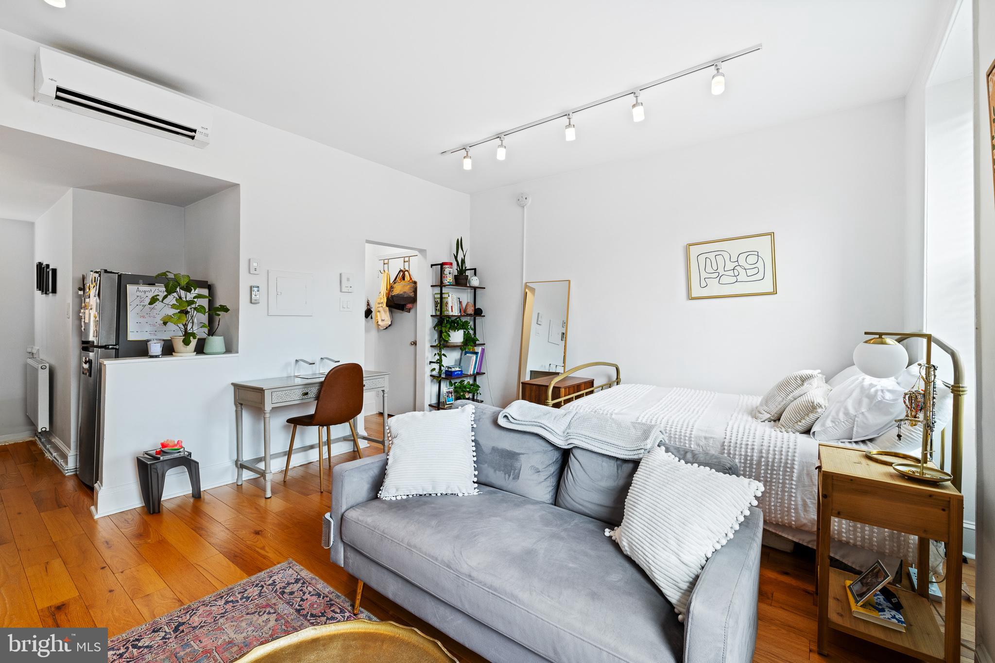 726 South 19th Street Philadelphia, PA 19146 - Photo 5 of 12