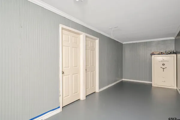 an empty room with a empty space
