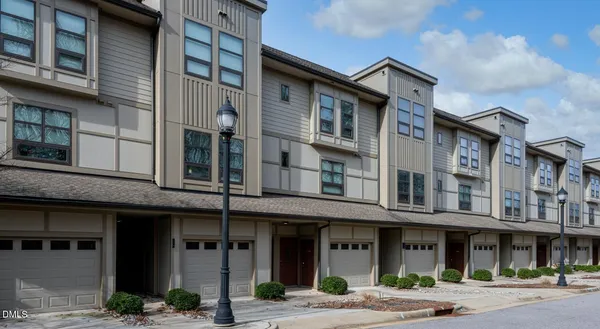 $2,067 | 200 Perkins Drive, Unit TH1, Chapel Hill, NC 27514