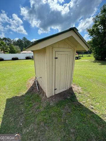 a picture of door of a city