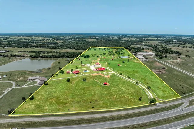 a view of a tennis court
