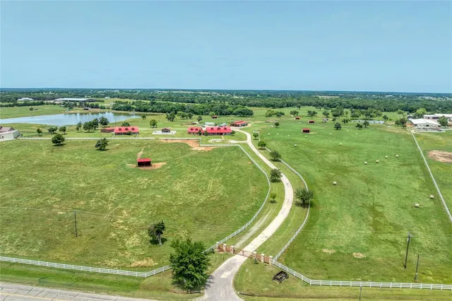 $2,950,000 | 34673 Highway 82, Whitesboro, TX 76273