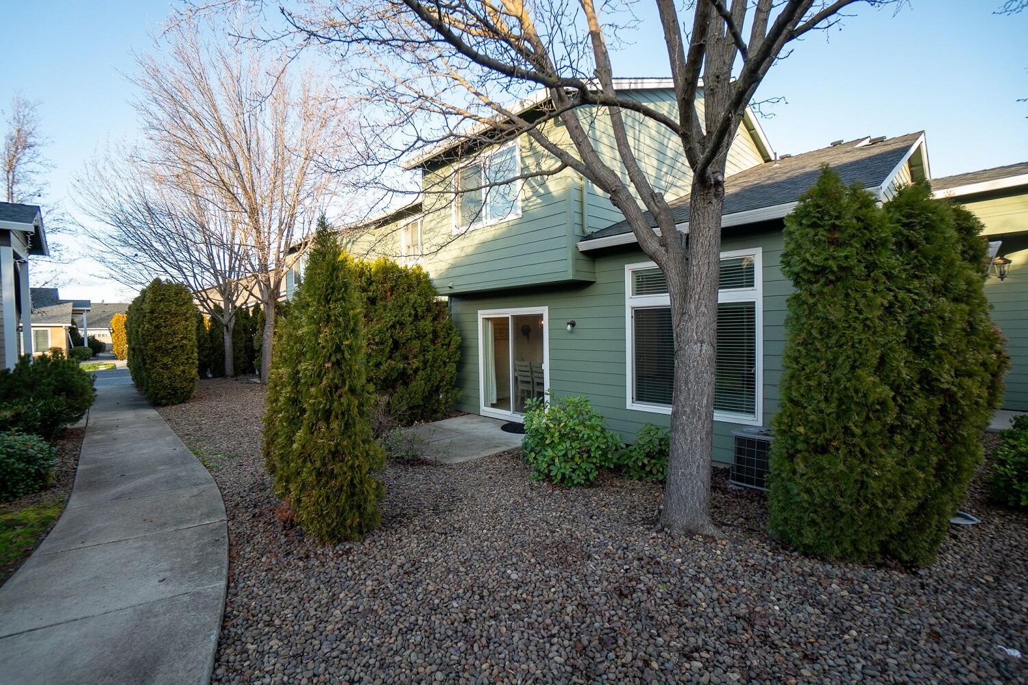 313 Live Oak Loop Central Point, OR 97502 - Photo 26 of 27 245