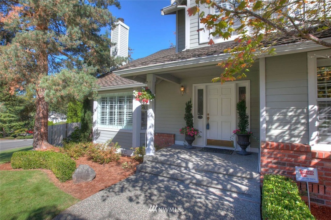 13836 Southeast 158th Street Renton, WA 98058 - Photo 2 of 25 Gallery Image 2
