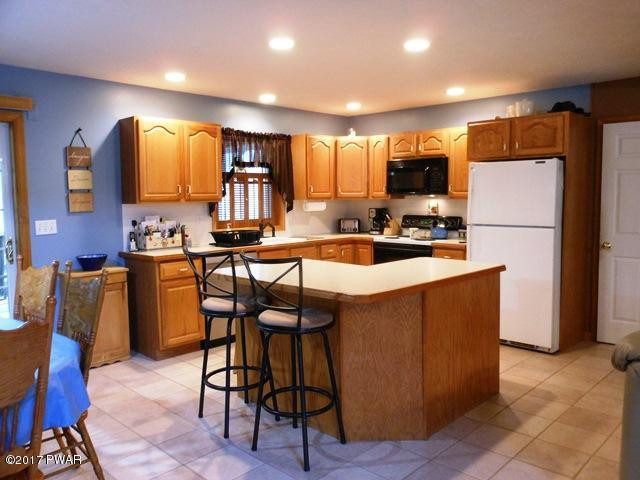 123 Rodeo Drive Hawley, PA 18428 - Photo 5 of 31 kitchen