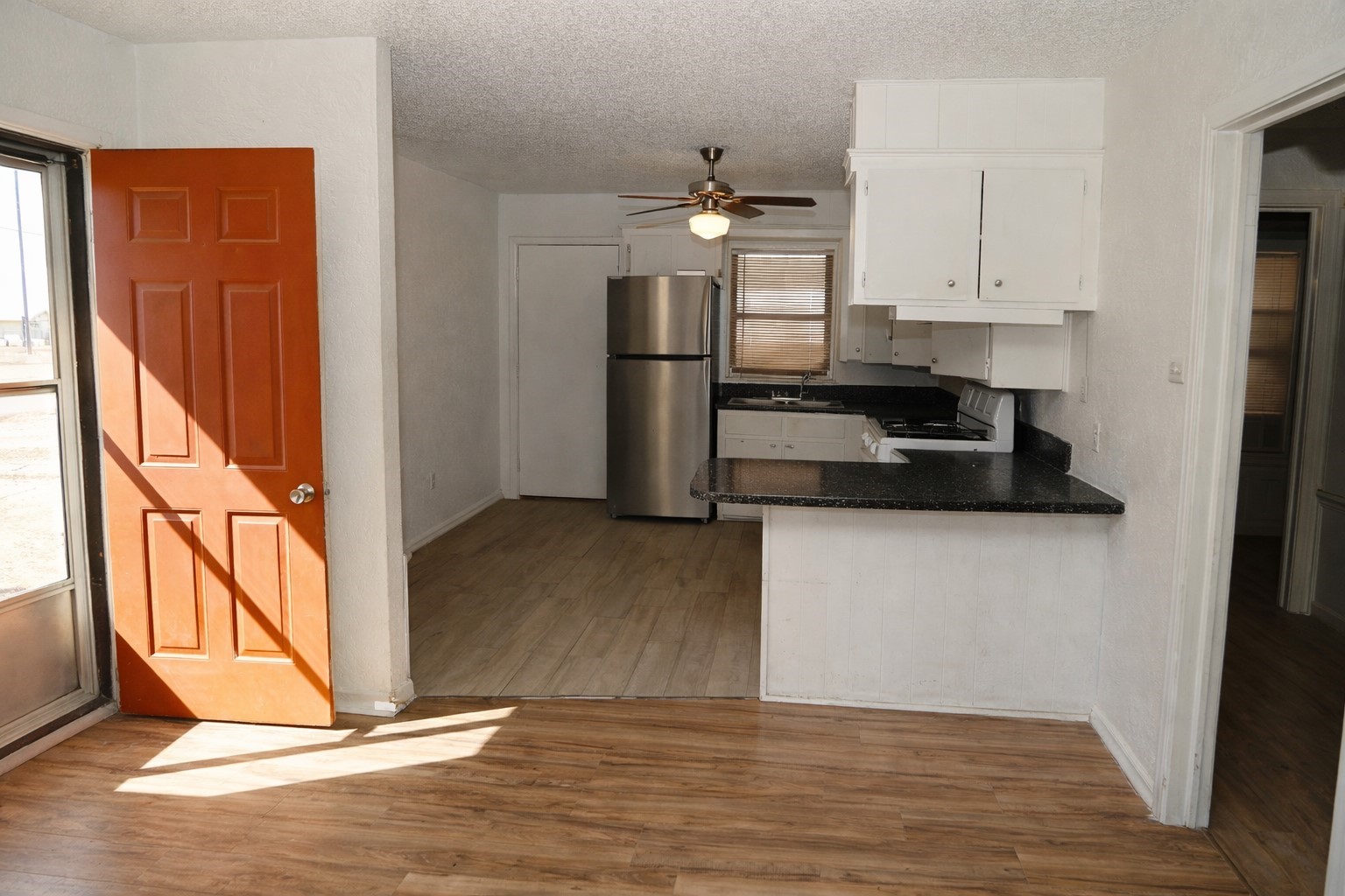 709 10th Street Shallowater, TX 79363 - Photo 4 of 7