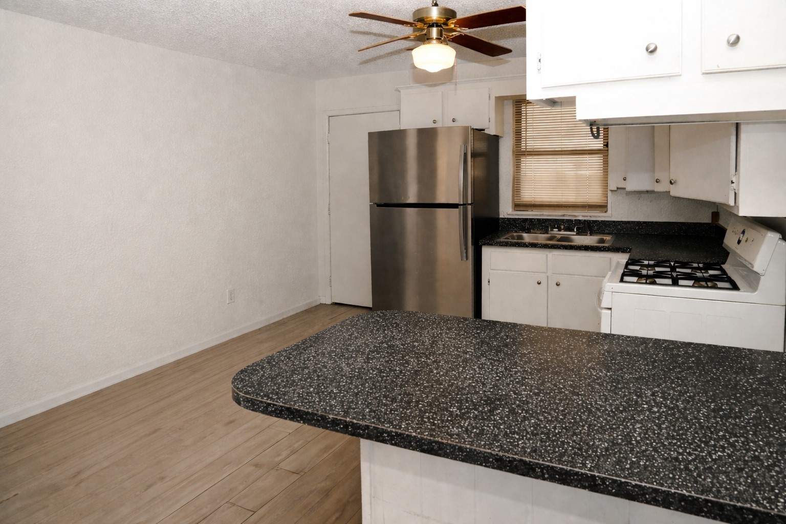 709 10th Street Shallowater, TX 79363 - Photo 5 of 7