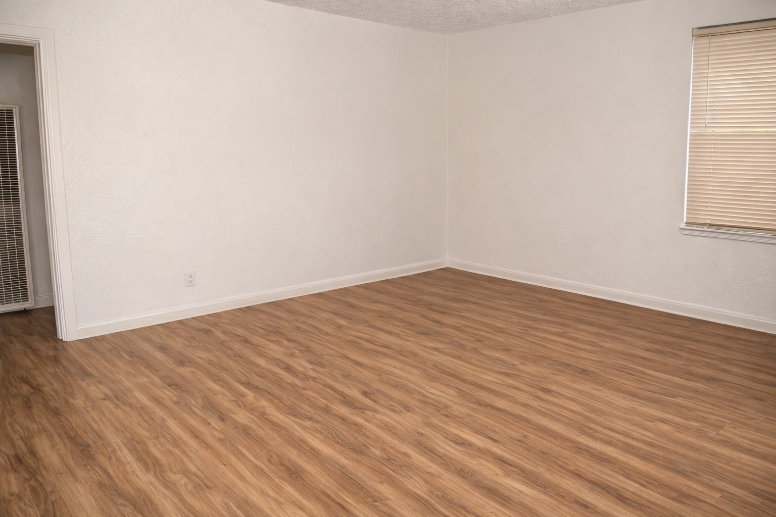 709 10th Street Shallowater, TX 79363 - Photo 6 of 7