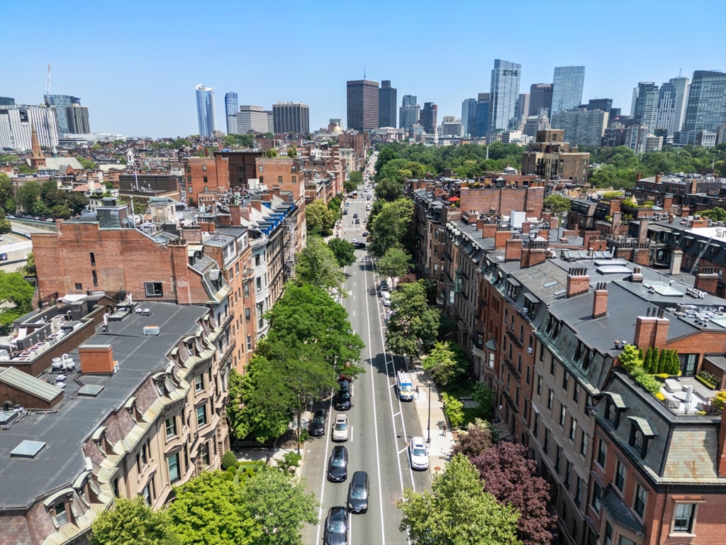 129 Beacon Street, Unit PH Boston, MA 02116 - Photo 32 of 40 a city view with tall buildings