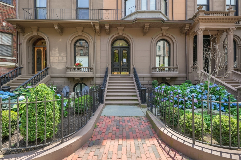 129 Beacon Street, Unit PH Boston, MA 02116 - Photo 40 of 40 a front view of a house