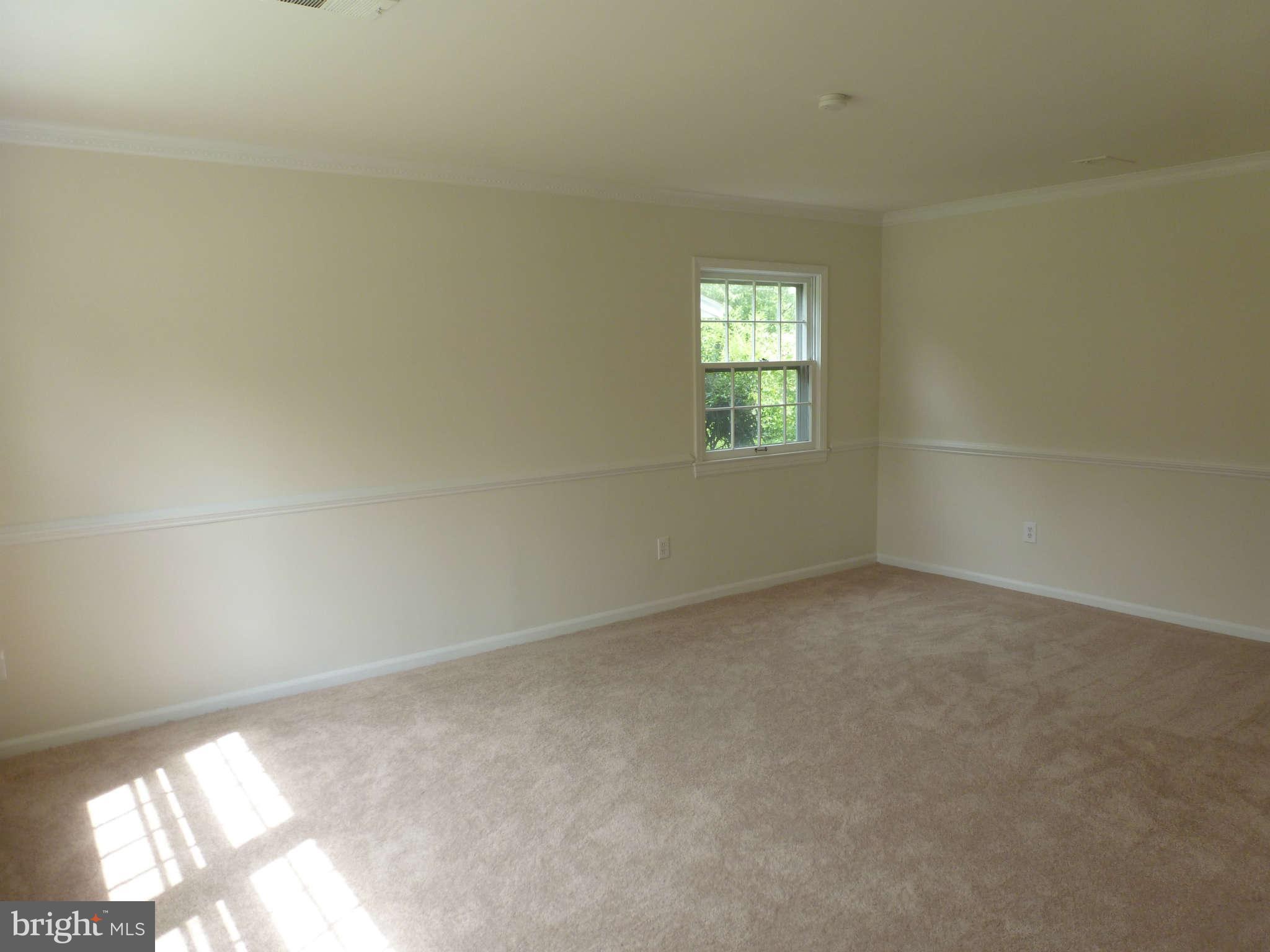 304 South Harrison Road Sterling, VA 20164 - Photo 2 of 29 Living Room
