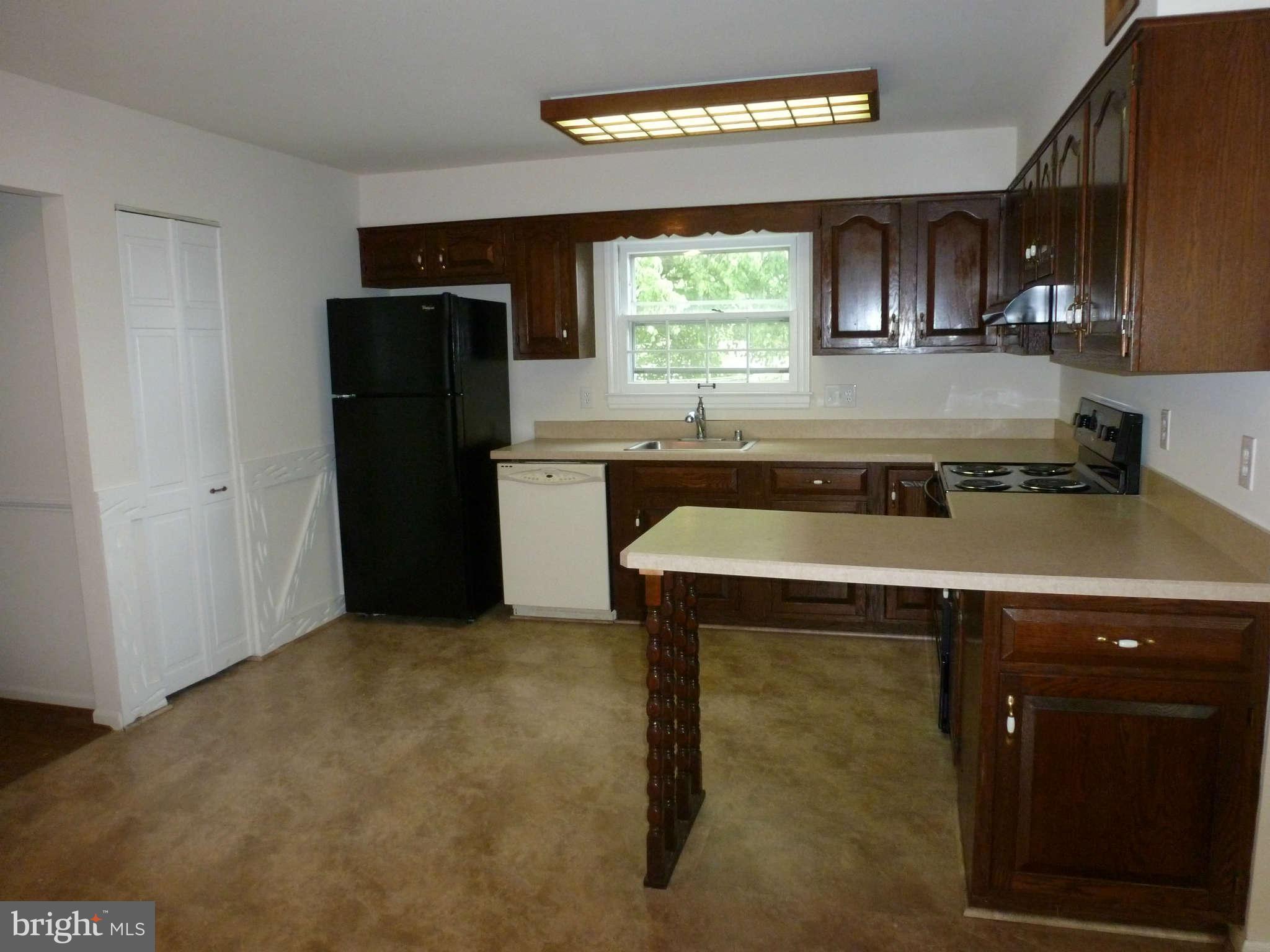 304 South Harrison Road Sterling, VA 20164 - Photo 11 of 29 Kitchen
