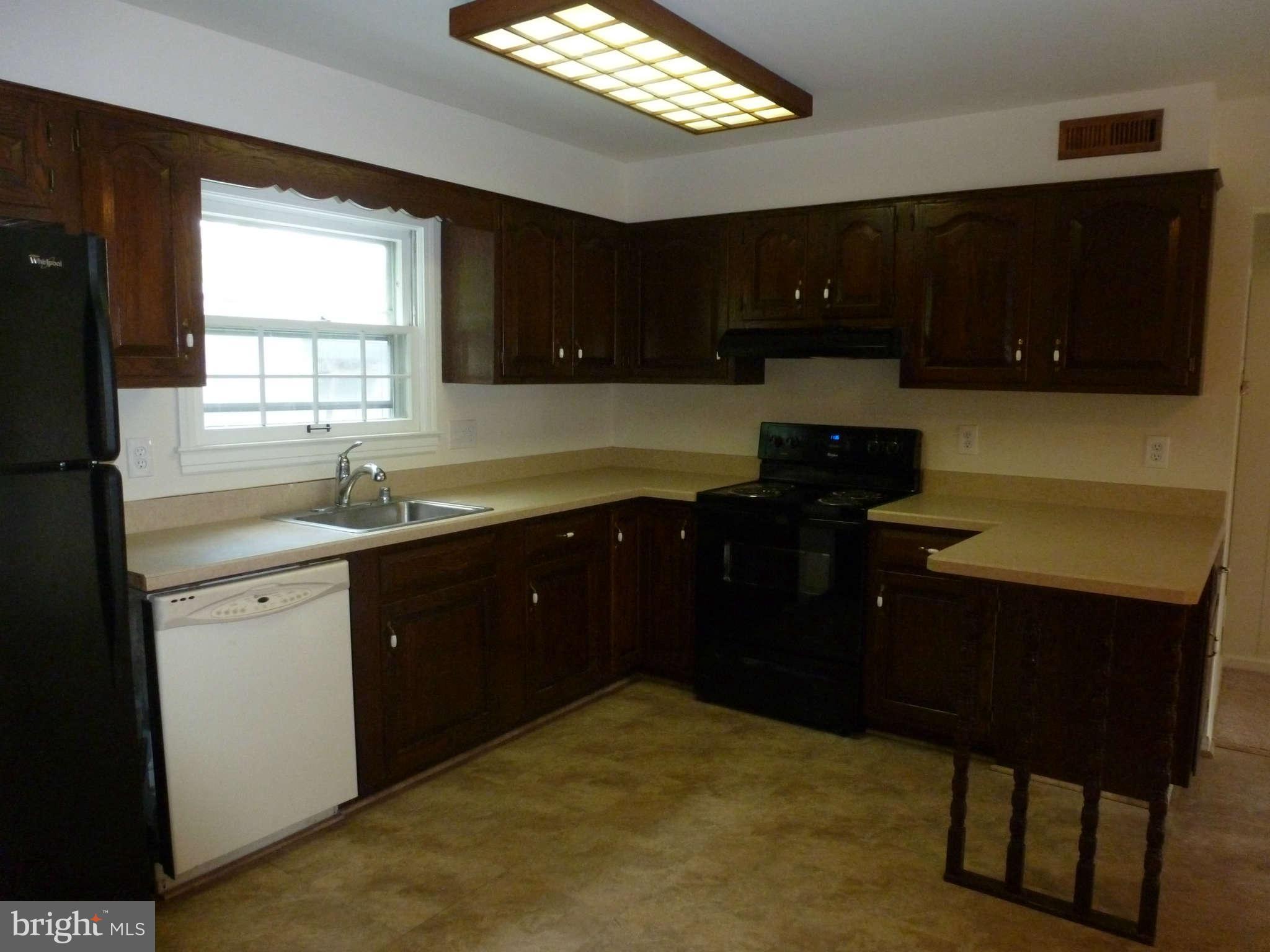 304 South Harrison Road Sterling, VA 20164 - Photo 12 of 29 Kitchen