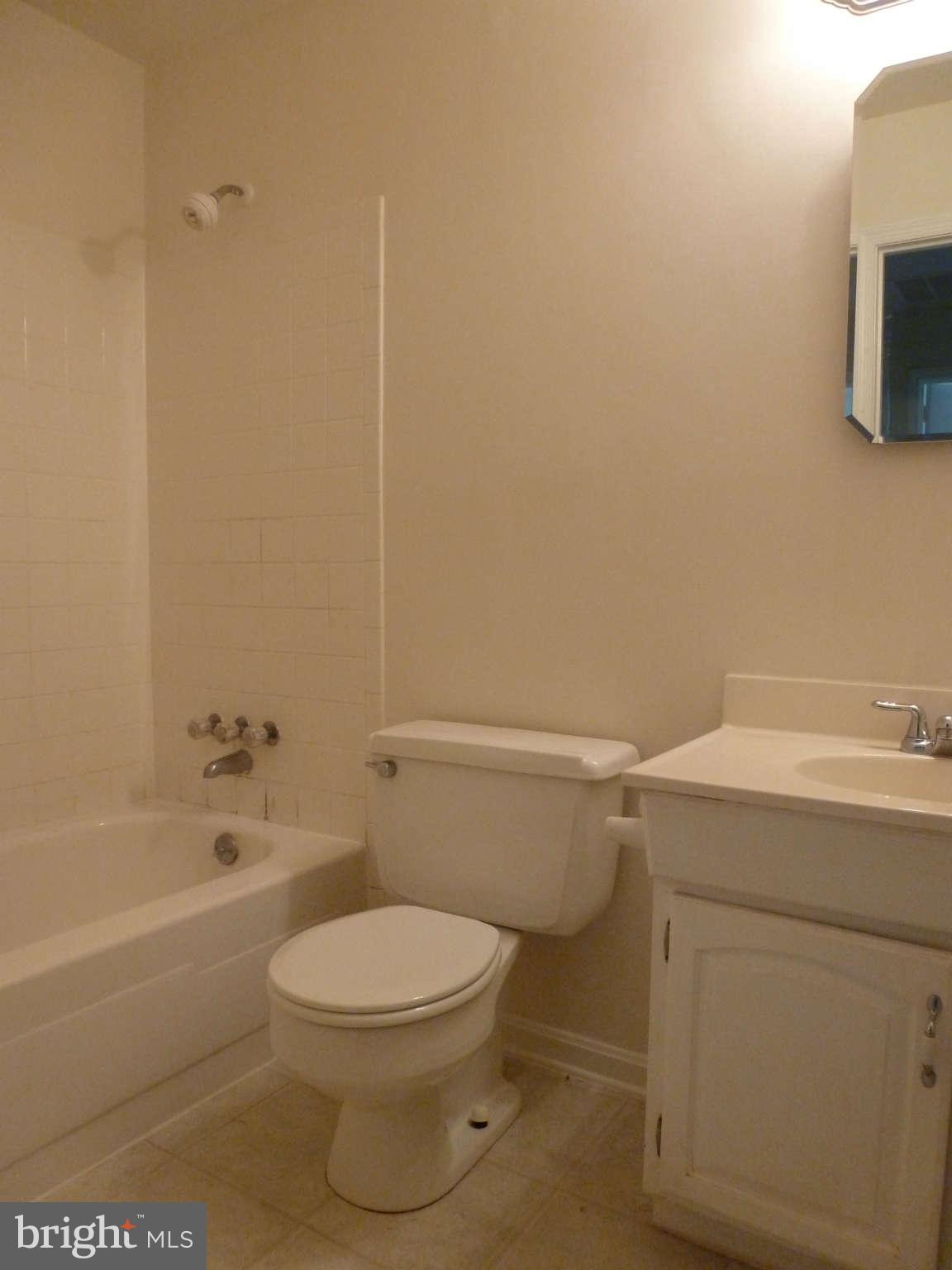 304 South Harrison Road Sterling, VA 20164 - Photo 19 of 29 Bath