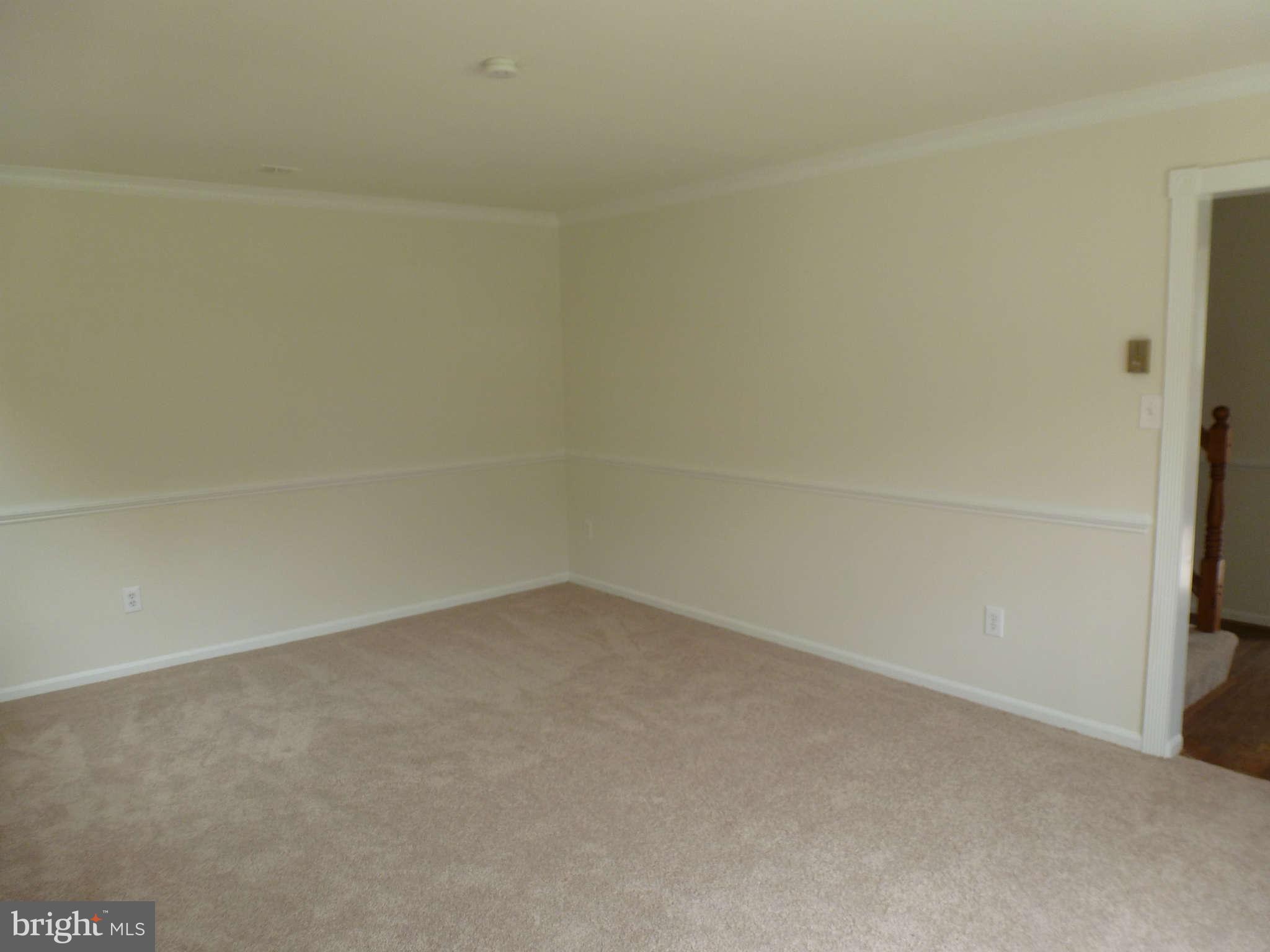 304 South Harrison Road Sterling, VA 20164 - Photo 3 of 29 Living Room