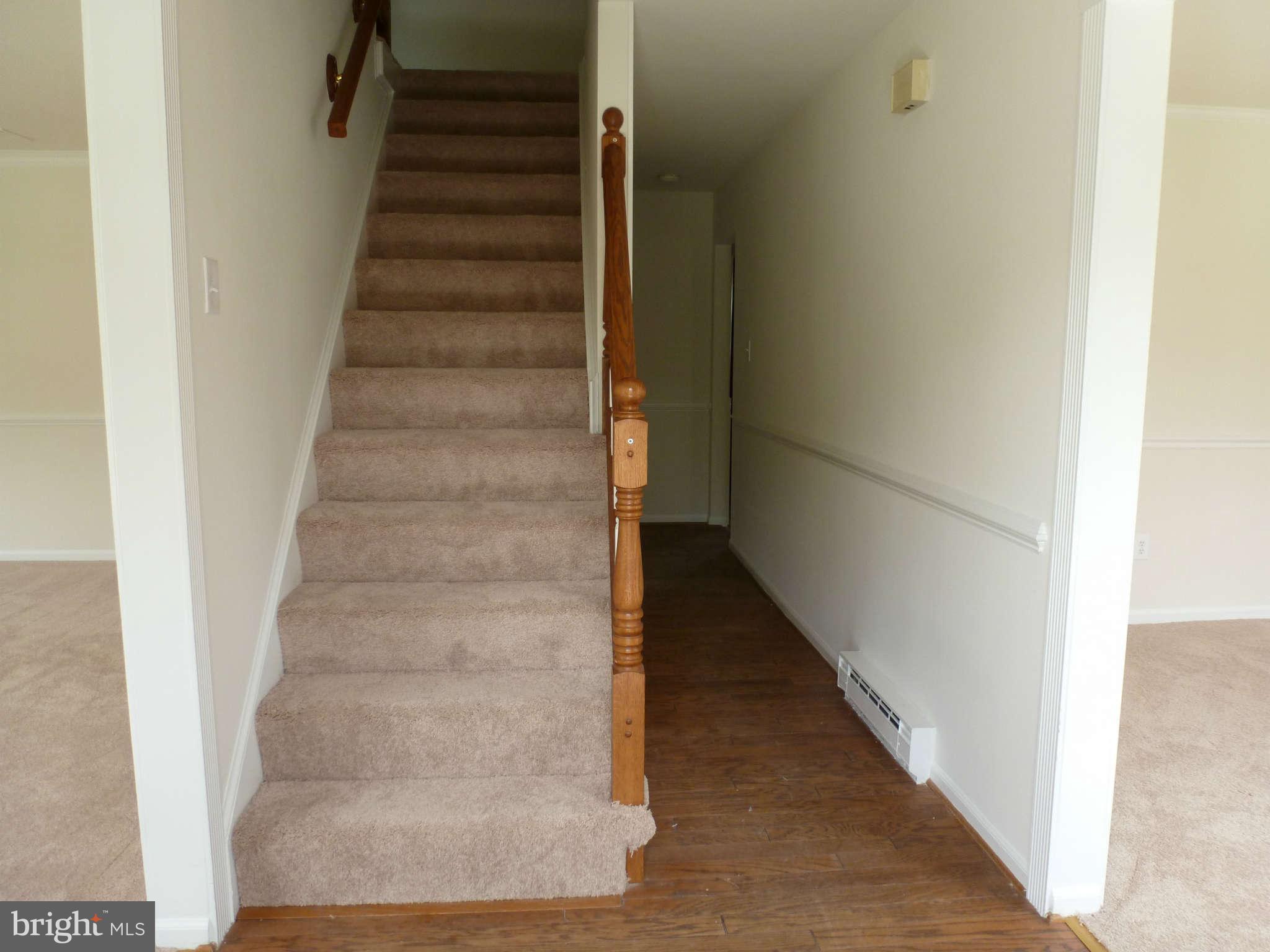 304 South Harrison Road Sterling, VA 20164 - Photo 4 of 29 Entry