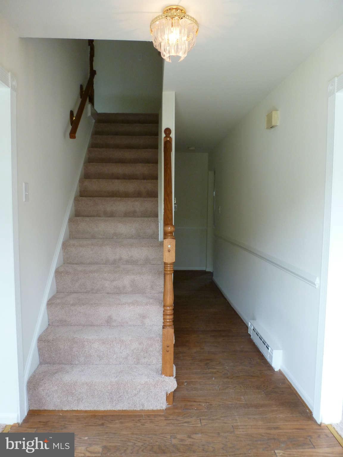 304 South Harrison Road Sterling, VA 20164 - Photo 5 of 29 Entry
