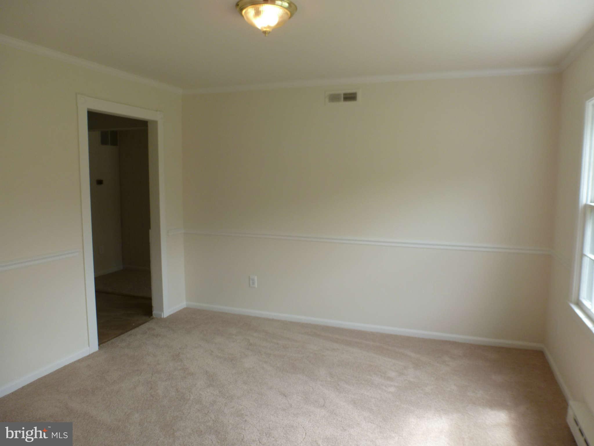 304 South Harrison Road Sterling, VA 20164 - Photo 6 of 29 Dining Room