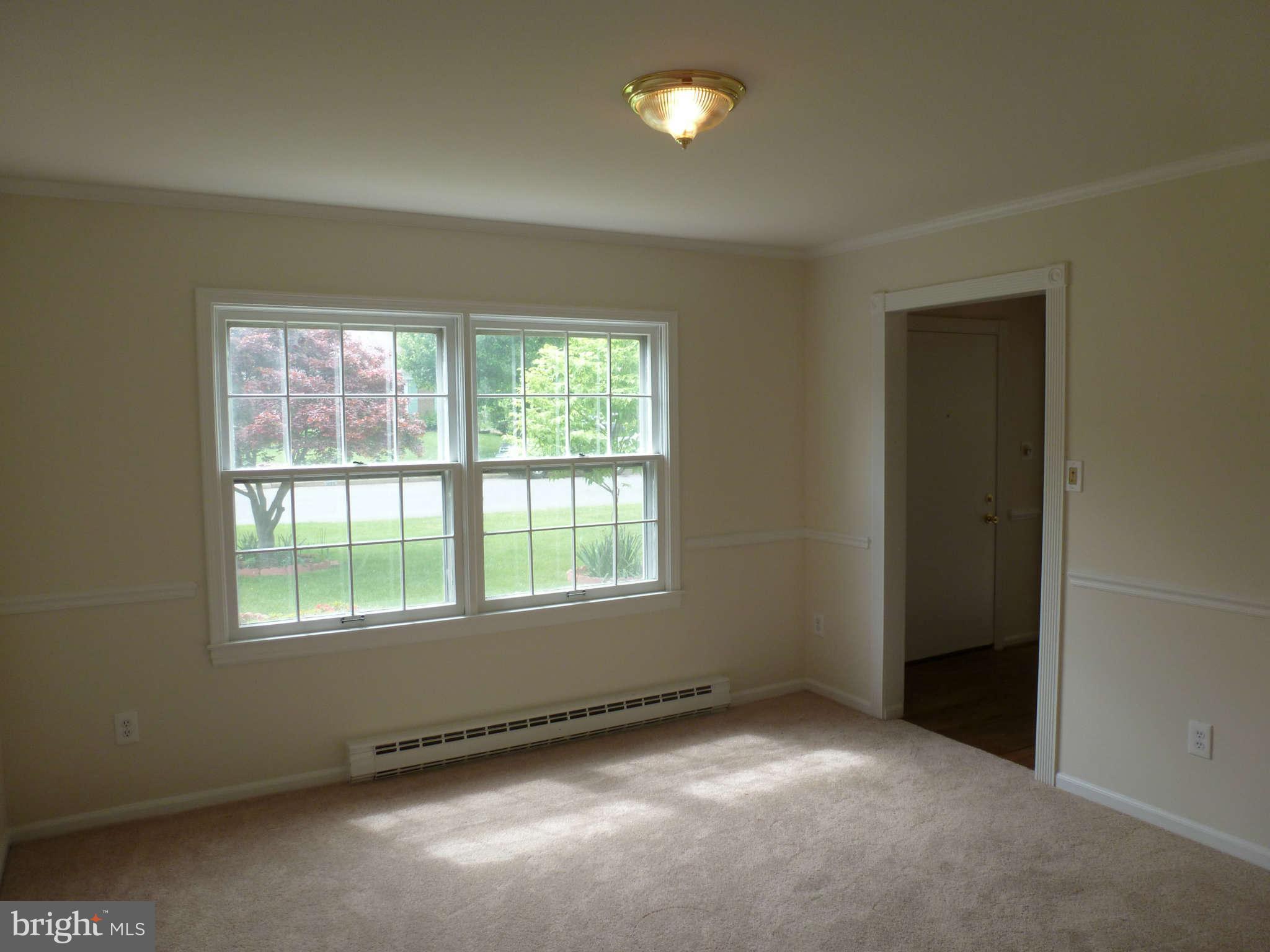 304 South Harrison Road Sterling, VA 20164 - Photo 7 of 29 Dining Room