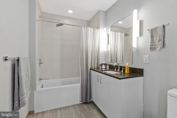 $1,390,000 | 88 V Street Southwest, Unit 801, Washington, DC 20024