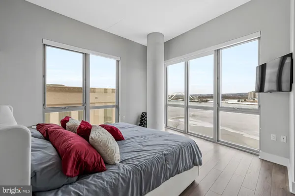 $1,390,000 | 88 V Street Southwest, Unit 801, Washington, DC 20024