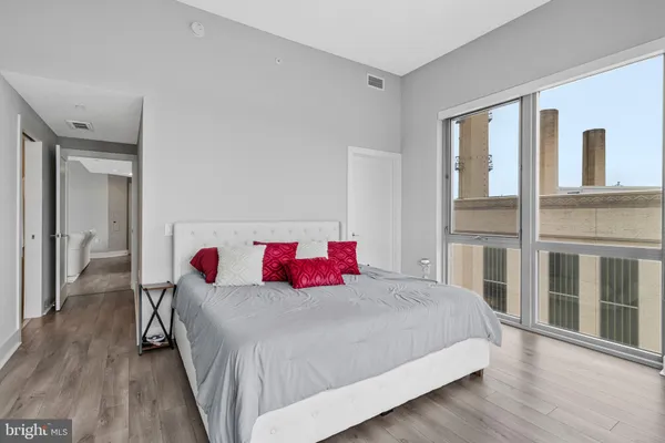 $1,390,000 | 88 V Street Southwest, Unit 801, Washington, DC 20024