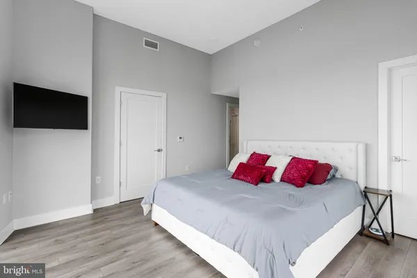 $1,390,000 | 88 V Street Southwest, Unit 801, Washington, DC 20024