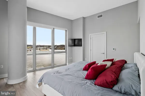 $1,390,000 | 88 V Street Southwest, Unit 801, Washington, DC 20024