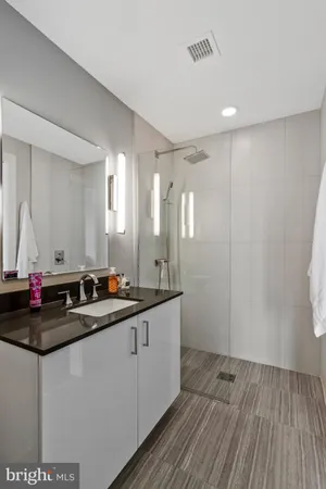 $1,390,000 | 88 V Street Southwest, Unit 801, Washington, DC 20024