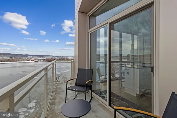 $1,390,000 | 88 V Street Southwest, Unit 801, Washington, DC 20024