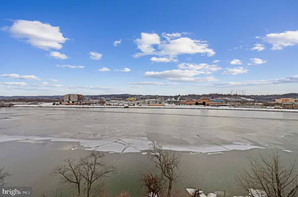 $1,390,000 | 88 V Street Southwest, Unit 801, Washington, DC 20024