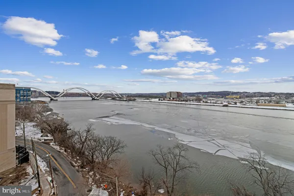 $1,390,000 | 88 V Street Southwest, Unit 801, Washington, DC 20024