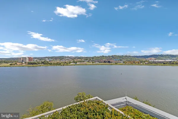 $1,390,000 | 88 V Street Southwest, Unit 801, Washington, DC 20024