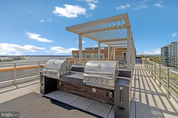 $1,390,000 | 88 V Street Southwest, Unit 801, Washington, DC 20024