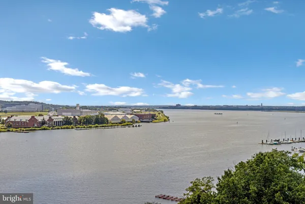 $1,390,000 | 88 V Street Southwest, Unit 801, Washington, DC 20024