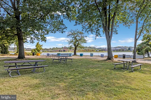 $1,390,000 | 88 V Street Southwest, Unit 801, Washington, DC 20024